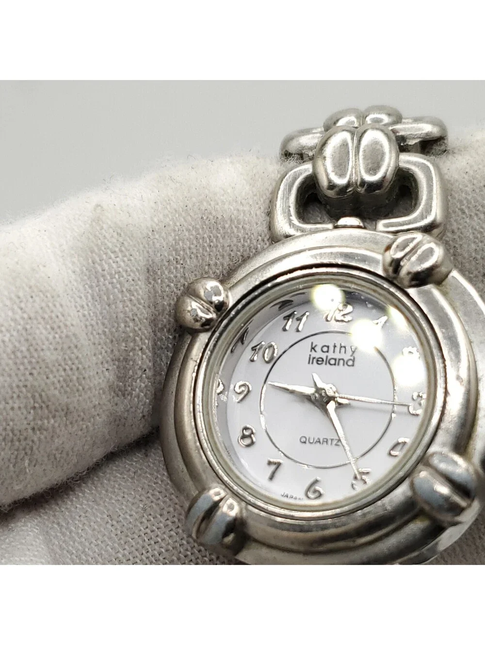 Kathy Ireland Womens Watch 25mm Silver Tone White Dial New Battery